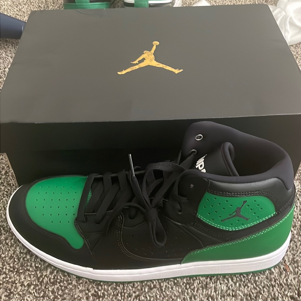 Jordan Access, green and black.  AR3762 013. Size 11 or 11.5.